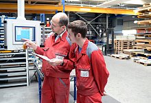 Berufe_Live_Ausbildung_1 - industrieblick - stock.adobe.com