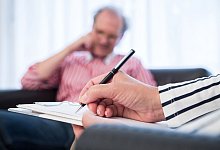 Mann bei einer Psychotherapie - Christin Klose/dpa-tmn