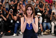 US-Schauspielerin Anne Hathaway in Cannes. - Daniel Cole/AP/dpa