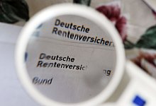 Rentenbescheid - picture alliance / ZB