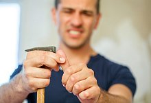 Blauer Daumen - Foto: Christin Klose/dpa-tmn