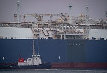 Schiff zur Fl&uuml;ssigerdgas-Umwandlung - Stefan Sauer/dpa