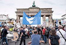 Demonstration des "Querdenker"-Milieus in Berlin - Carsten Koall/dpa