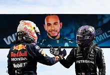 Max Verstappen und Lewis Hamilton - Foto: Gabriel Bouys/Pool AFP/AP/dpa