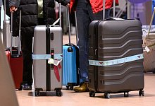 Portugal erleichtert Einreise - Foto: Jonas Walzberg/dpa