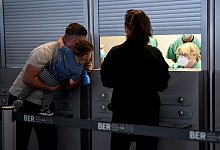 Start von Corona-Tests - Foto: Britta Pedersen/dpa-Zentralbild/dpa