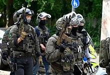 Einsatz eines Spezialeinsatzkommandos - Roberto Pfeil/dpa