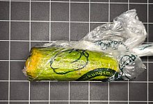 Alte Gurke statt Goldmünze für mehr als 3.000 Euro bekommen - Polizei Sulzbach-Rosenberg/dpa