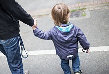 2023 wurden in NRW 16.300 Minderj&auml;htrige in Obhut genommen. - Marcel Kusch/dpa