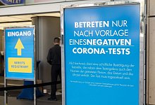 Shopping mit Test - Foto: Bernd Thissen/dpa