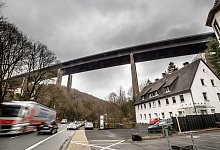 Vor Sprengung der Rahmede-Talbr&uuml;cke - Dieter Menne/dp/Archivbild
