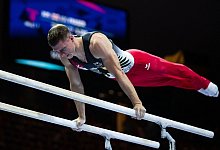 Der Olympia-Zweite Lukas Dauser turnt am Barren. - Marius Becker/dpa