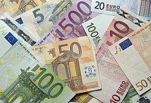 Geld - Foto: Daniel Reinhardt/dpa