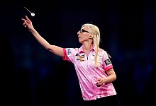 Hat bei der ersten Ausgabe des World Matchplays f&uuml;r Frauen den Titel gewonnen: Fallon Sherrock in Aktion. - John Walton/PA Wire/dpa
