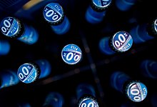 Pilsflaschen mit 0,0 % Alkohol - Rolf Vennenbernd/dpa/dpa-tmn