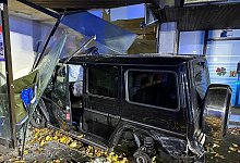 Gel&auml;ndewagen f&auml;hrt in Schaufenster - Christian M&uuml;ller/Westfalennews/dpa