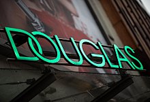 Parfümeriekette Douglas - Daniel Karmann/dpa/Archivbild