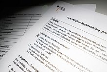 Asylantrag - Julian Stratenschulte/dpa