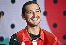 Shia LaBeouf erinnert an seine verstorbene Mutter. - Evan Agostini/AP/dpa