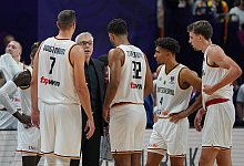 Die deutschen Basketballer sind im Viertelfinale gegen Griechenland gefordert. - Soeren Stache/dpa/Symbolbild