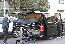 Frau f&auml;llt in Teich und ertrinkt - Sascha Thelen/dpa