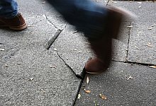 Mehrheit der Fußgänger in Köln fühlt sich nicht sicher - Oliver Berg/dpa/Archivbild