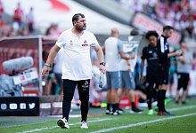 Die Frische gegen den VfB Stuttgart fehlte: K&ouml;lns Trainer Steffen Baumgart hat sich vor Wut die Kappe vom Kopf gerissen. - Rolf Vennenbernd/dpa