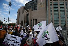 HDP-Protest - Foto: Emrah Gurel/AP/dpa