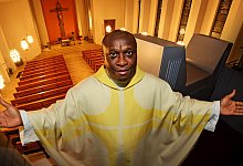 Dr. Viktor Anoka - 1 - Nicole Ellerbrake