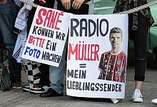 Anreise Nationalmannschaft - Swen Pförtner/dpa