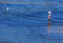 Kind an der Ostseek&uuml;ste - Foto: Jens B&uuml;ttner