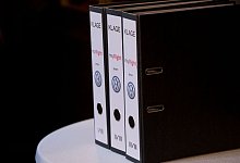 Klageakten von Myright im Prozess gegen den VW-Konzern. Der Dienstleister treibt gegen eine Provision von 35 Prozent im Erfolgsfall Schadenersatz für Zehntausende Diesel-Besitzer ein. - Peter Steffen/dpa