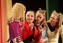 nic_9032b - 1 - Nicole Ellerbrake