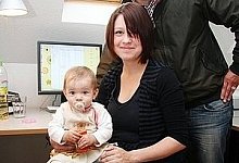 Job und Kind: Jenniffer Porsch-B&uuml;ker mit Chaila und Agentur-Chef Marcus A. Hohenstein. Foto: koch