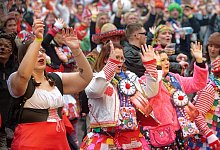 Weiberfastnacht in K&ouml;ln - Foto: Henning Kaiser/dpa