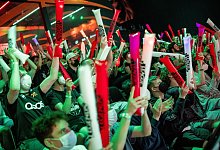 Volles Haus in Berlin: Die LoL-Liga LEC wird erstmals seit &uuml;ber zwei Jahren wieder regelm&auml;&szlig;ig vor Zuschauern ausgetragen. - Riot Games/dpa