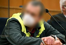 Der Angeklagte und mutmaßliche Verfasser der «NSU 2.0»-Drohschreiben zu Beginn des Prozesses Mitte Februar vor dem Frankfurter Landgericht. - Arne Dedert/dpa POOL/dpa