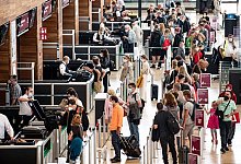 Flughafen - Foto: Fabian Sommer/dpa
