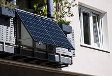 Stecker-Solaranlage für den Balkon - Sven Hoppe/dpa/dpa-tmn