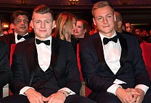 Toni Kroos (l) und Felix Kroos (r) - Britta Pedersen/dpa-Zentralbild/dpa
