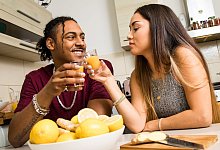 Ingwer-Shots kann man selber machen - Foto: Christin Klose/dpa-tmn