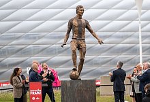 Statue zu Ehren von Franz Beckenbauer - Leonie Asendorpf/dpa