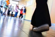 Illustration - Schule - Christian Charisius/dpa