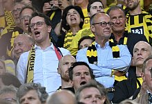 Friedrich Merz (r.) und Hendrik Wüst beim Fußball - Bernd Thissen/dpa