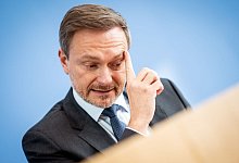 Bundesfinanzminister Christian Lindner (FDP) bei einer Pressekonferenz in Berlin. - Michael Kappeler/dpa