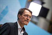 Bundesgesundheitsminister Karl Lauterbach (SPD) bei einer Pressekonferenz zum Evaluationsbericht des IfSG. - Fabian Sommer/dpa