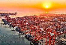 Containerterminal in Tangshan - Liu Mancang/XinHua/dpa