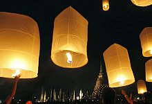 Himmelslaternen - Barbara Walton/epa/dpa