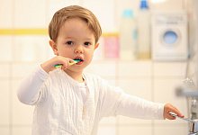 Kinderzahncremes im Test - Foto: Bodo Marks/dpa-tmn