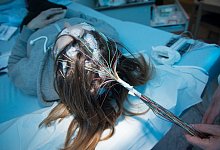 Gehirnstr&ouml;me messen - Foto: Friso Gentsch